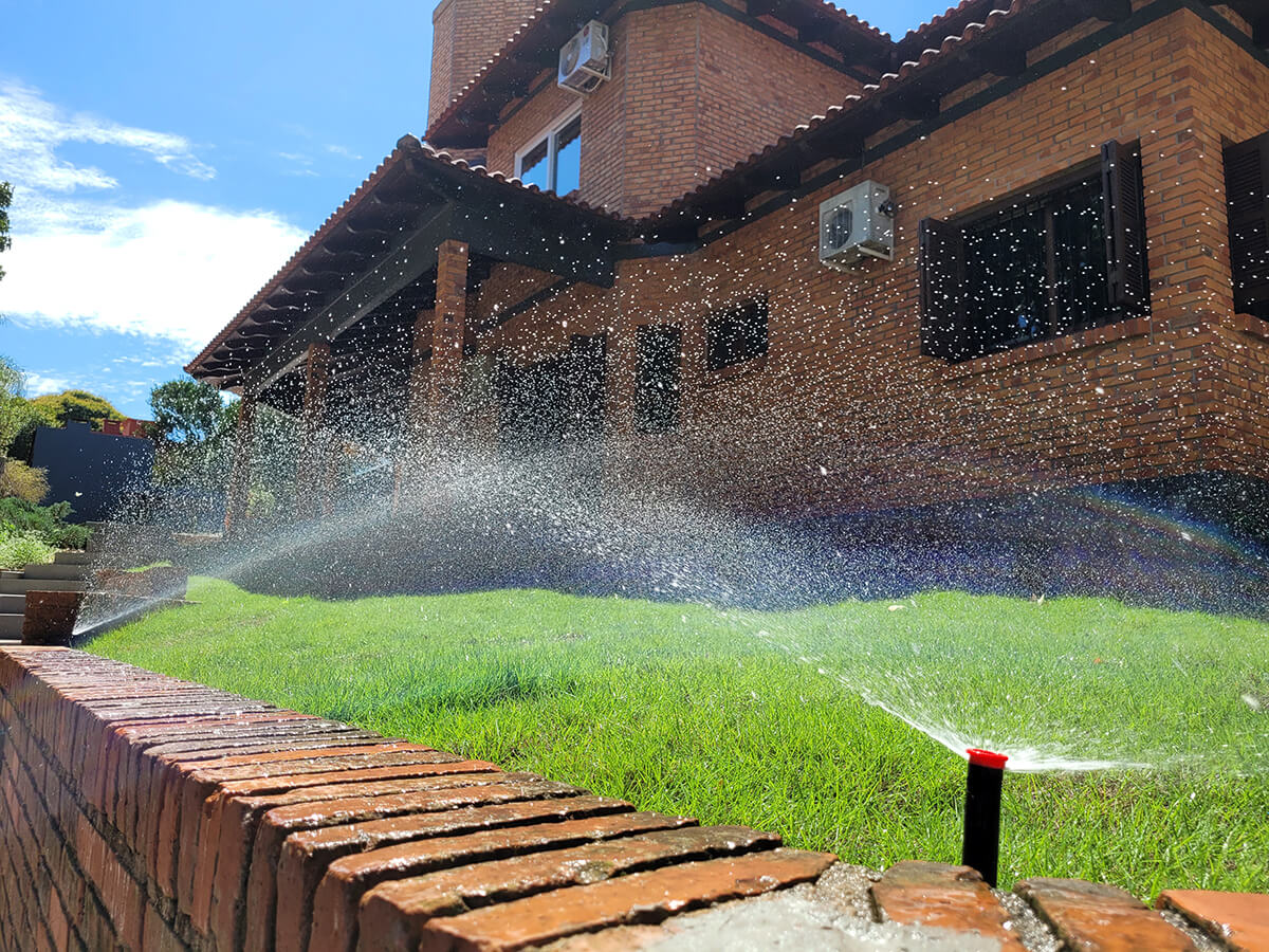 O melhores sistemas de irrigação residencial